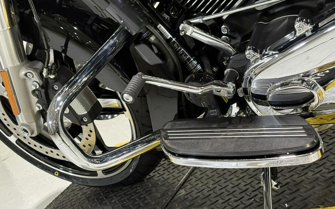 2026 Harley-Davidson® Street Glide® Teal Thunder / Vivid Black Chrome Trim