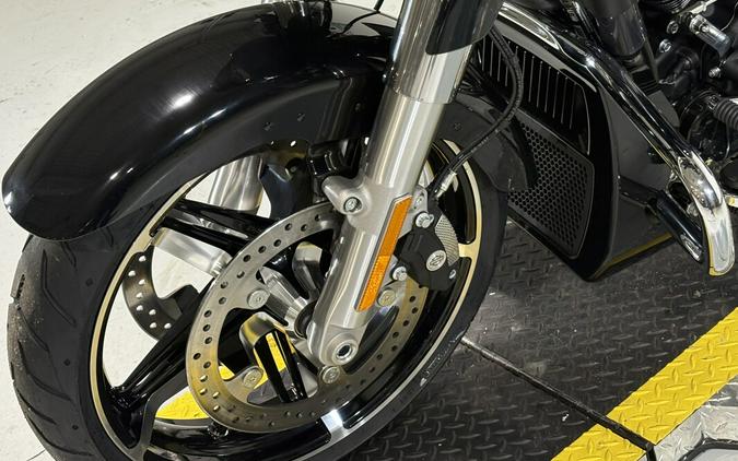 2026 Harley-Davidson® Street Glide® Teal Thunder / Vivid Black Chrome Trim