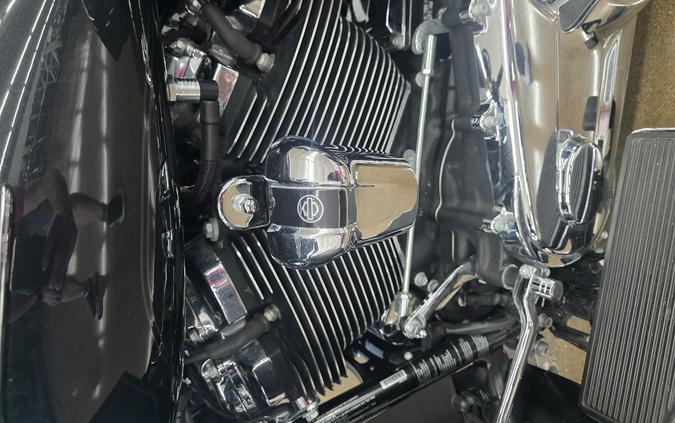 2018 Harley-Davidson® Tri Glide® Ultra FLHTCUTG - U850254