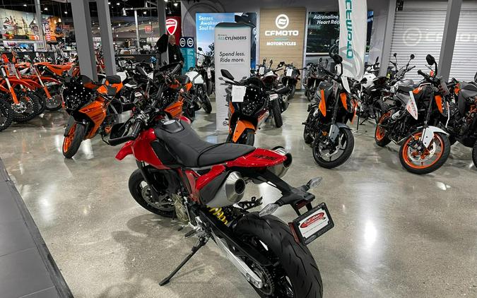 2025 Ducati HYPERMOTARD 698