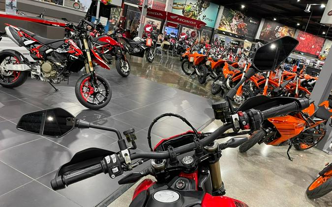 2025 Ducati HYPERMOTARD 698