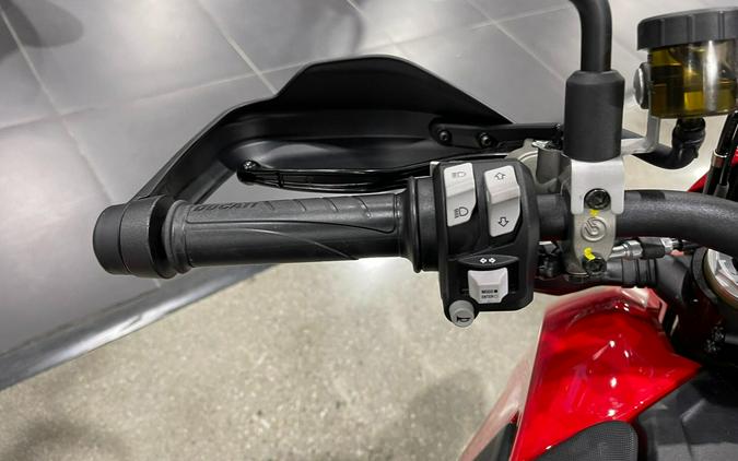 2025 Ducati HYPERMOTARD 698