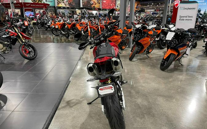 2025 Ducati HYPERMOTARD 698