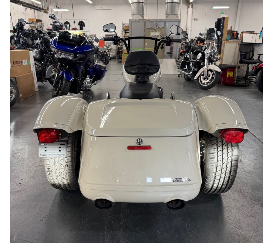 2023 FLRT Freewheeler®