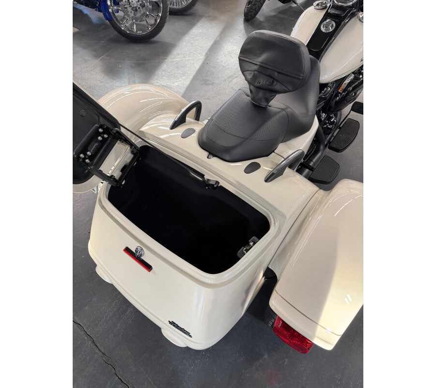 2023 FLRT Freewheeler®