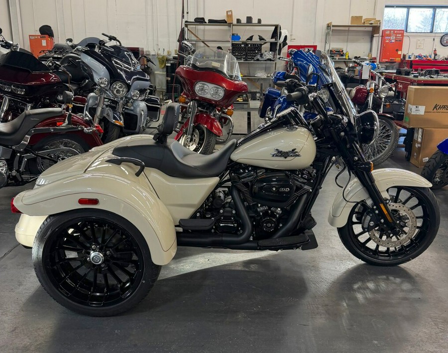 2023 FLRT Freewheeler®