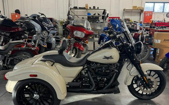 2023 FLRT Freewheeler®