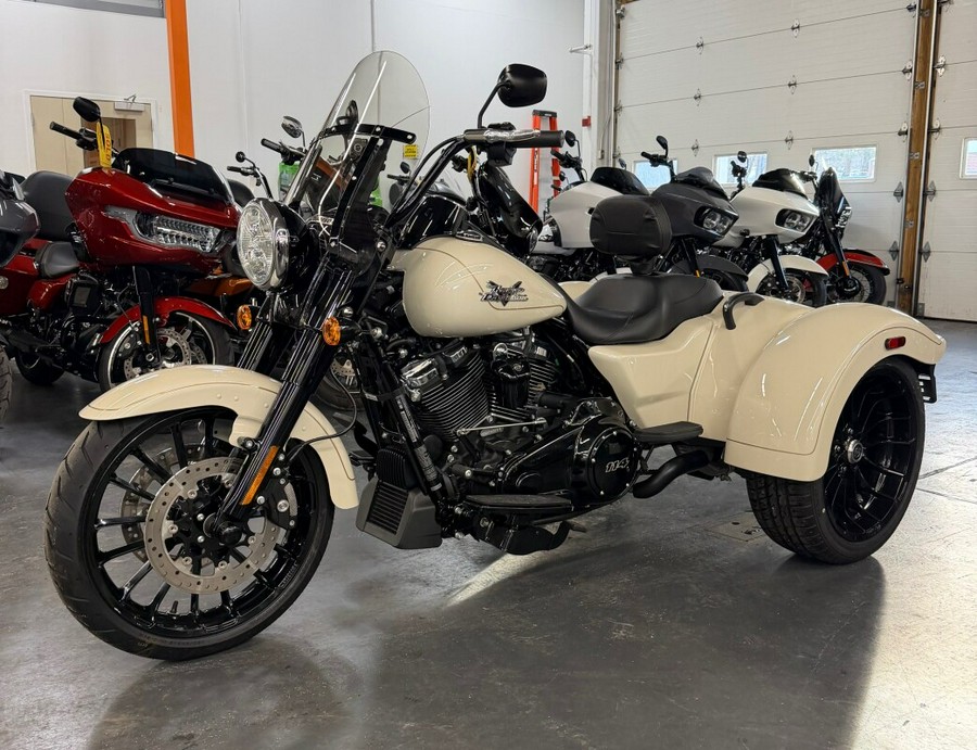 2023 FLRT Freewheeler®