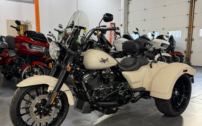 2023 FLRT Freewheeler®