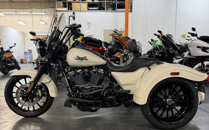 2023 FLRT Freewheeler®