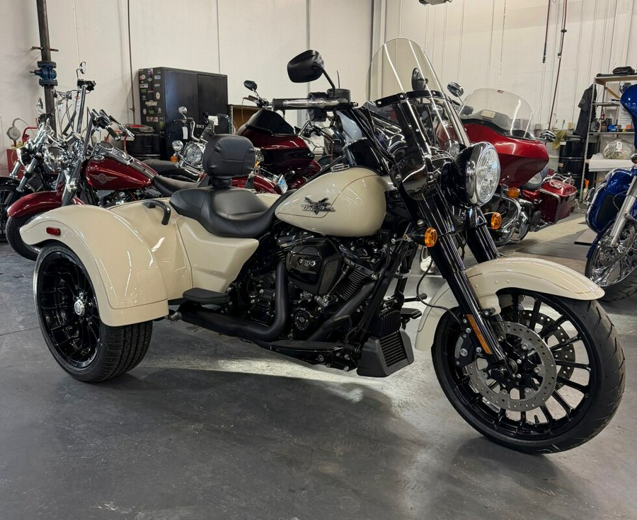 2023 FLRT Freewheeler®