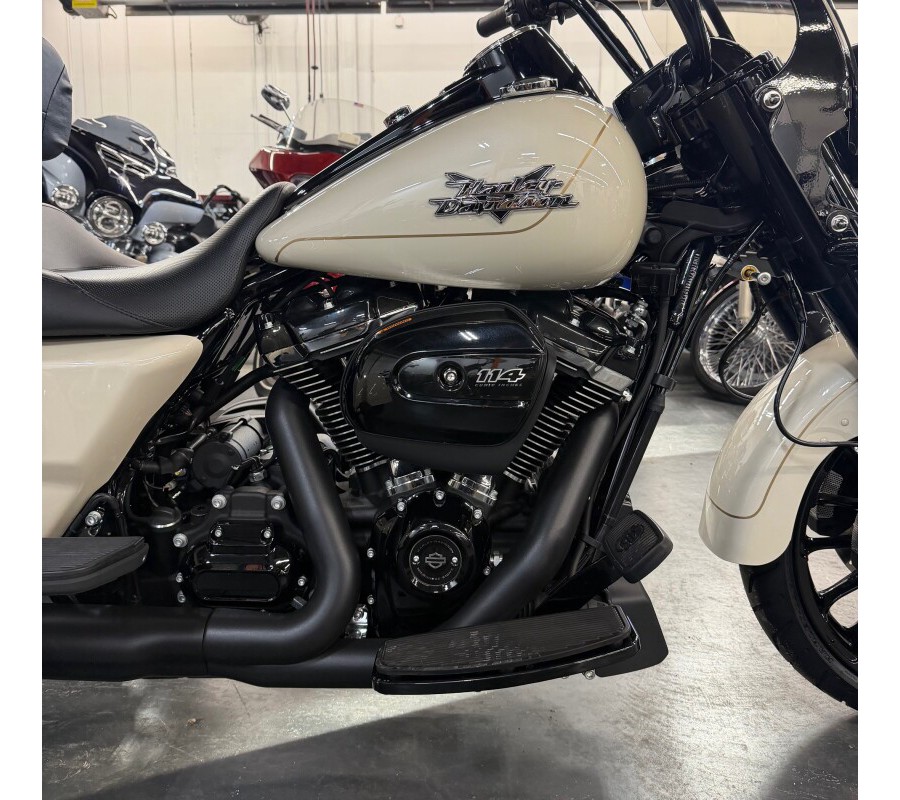 2023 FLRT Freewheeler®