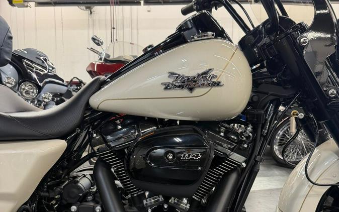 2023 FLRT Freewheeler®