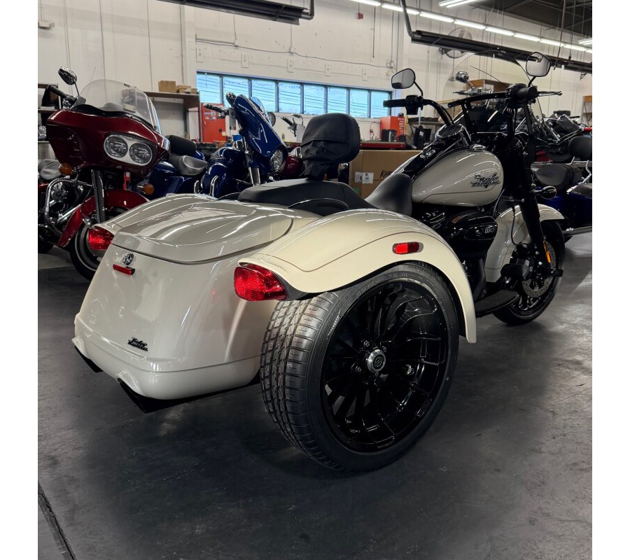 2023 FLRT Freewheeler®
