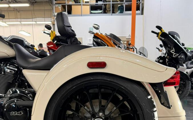 2023 FLRT Freewheeler®