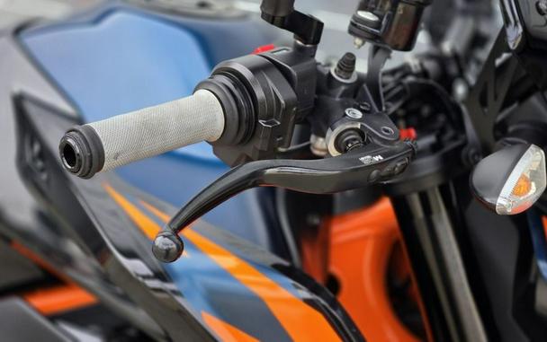 2022 KTM Duke 890 R