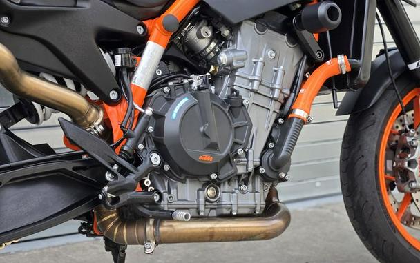 2022 KTM Duke 890 R
