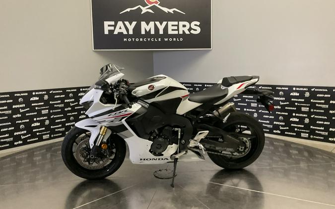 2025 HONDA CBR1000RR - 15828U