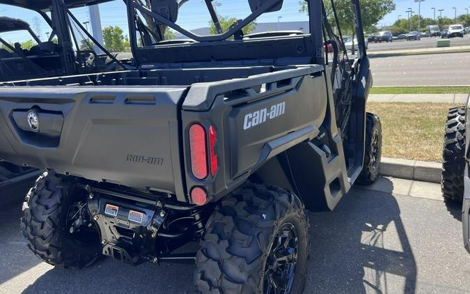 2024 Can-Am® Defender DPS HD7 Tundra Green