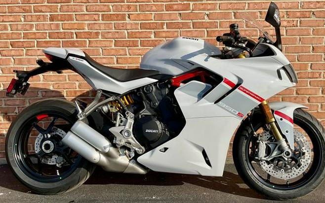 2024 Ducati SuperSport 950 S Stripe Livery