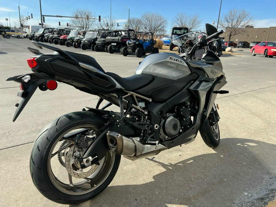 2025 Suzuki GSX-S1000GT+