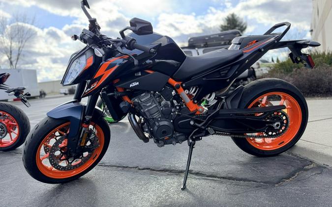 2023 KTM Duke 890 R
