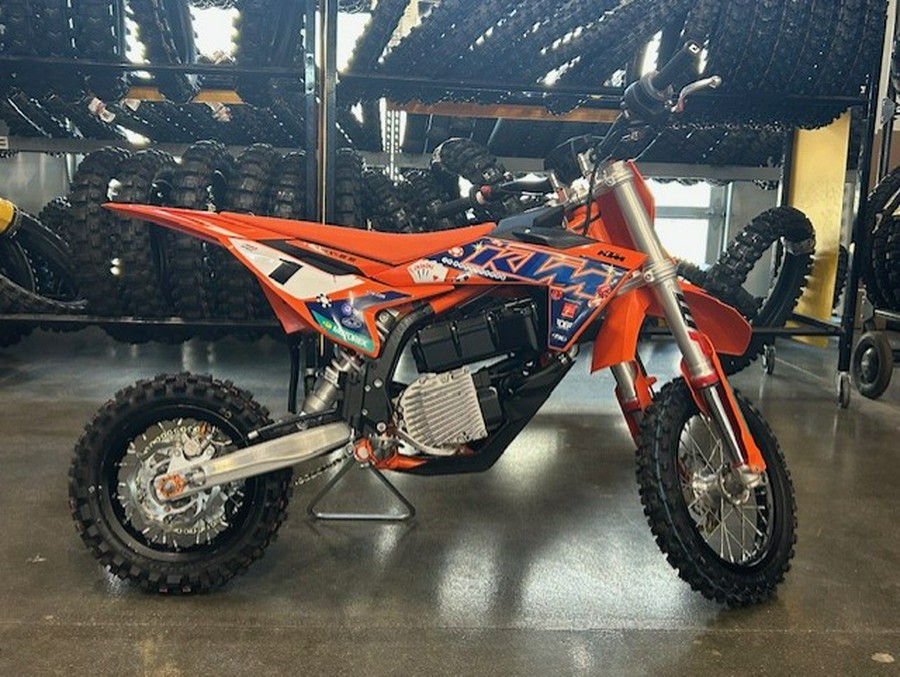 2025 KTM SX-E 5 - U009317