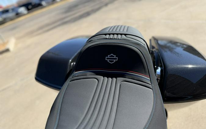 2026 Harley-Davidson® Street Glide® Midnight Ember Chrome Trim