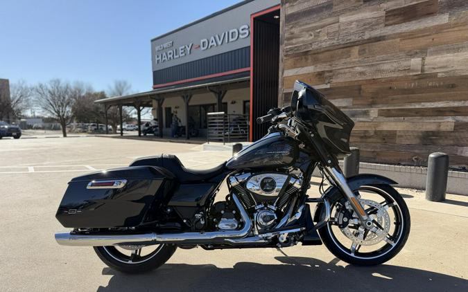 2026 Harley-Davidson® Street Glide® Midnight Ember Chrome Trim