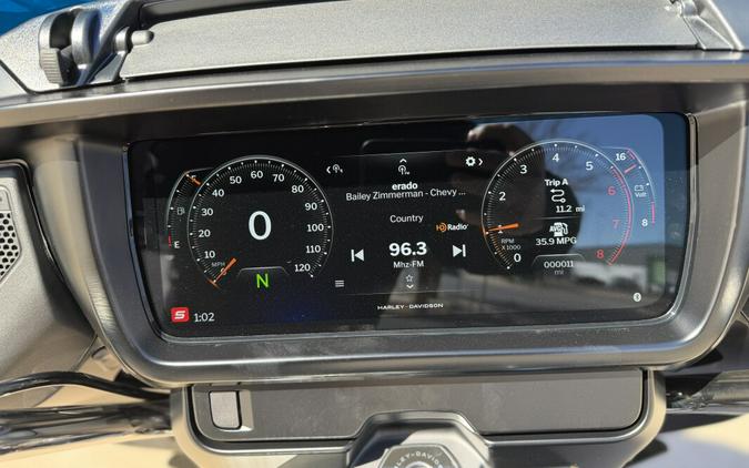 2026 Harley-Davidson® Street Glide® Midnight Ember Chrome Trim