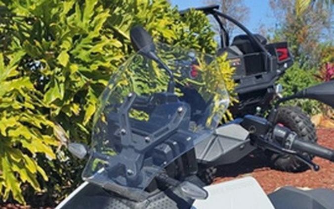 2022 BMW CE 04 Light White