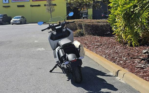 2022 BMW CE 04 Light White