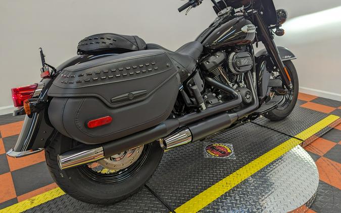 2023 Harley-Davidson FLHCS