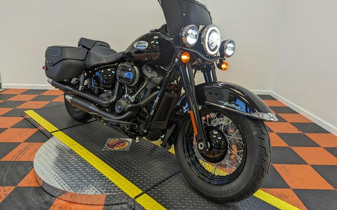 2023 Harley-Davidson FLHCS