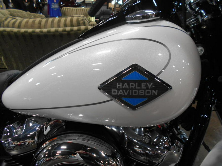 2025 Harley-Davidson® FLHC - Heritage Classic