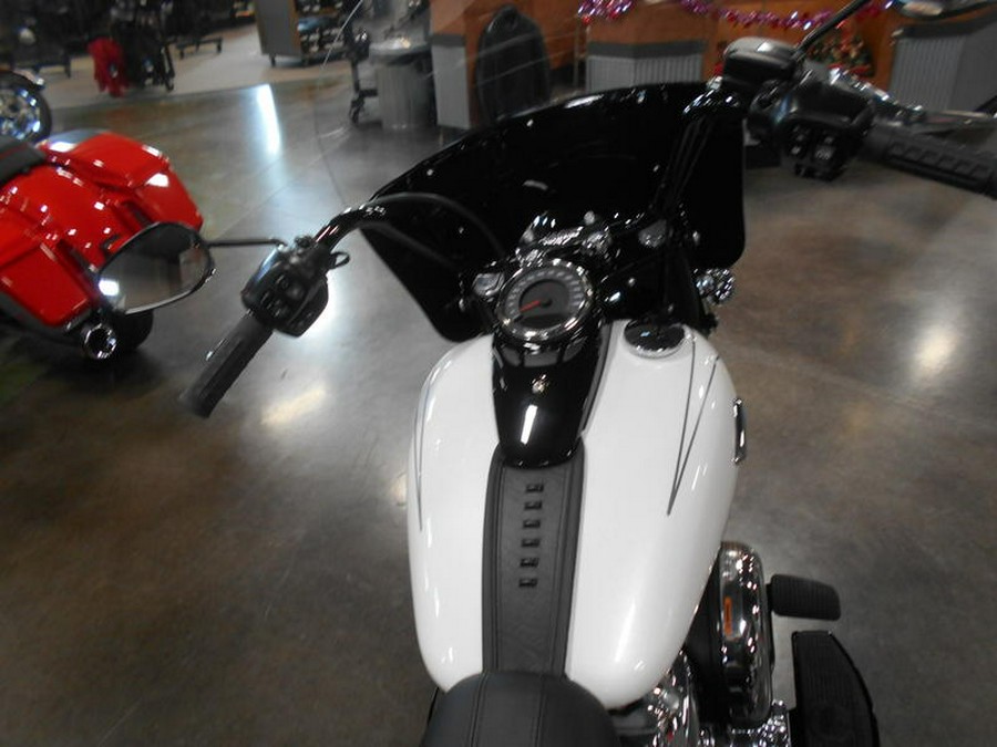 2025 Harley-Davidson® FLHC - Heritage Classic