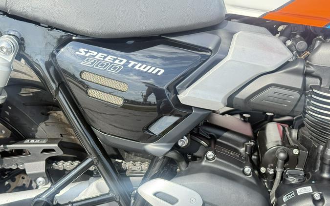 2025 Triumph Speed Twin 900 Pure White/Maui Blue/Tangerine Orange - E7490T