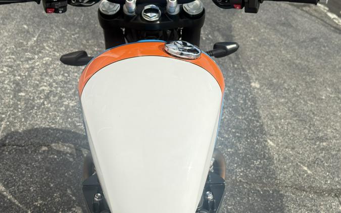 2025 Triumph Speed Twin 900 Pure White/Maui Blue/Tangerine Orange - E7490T