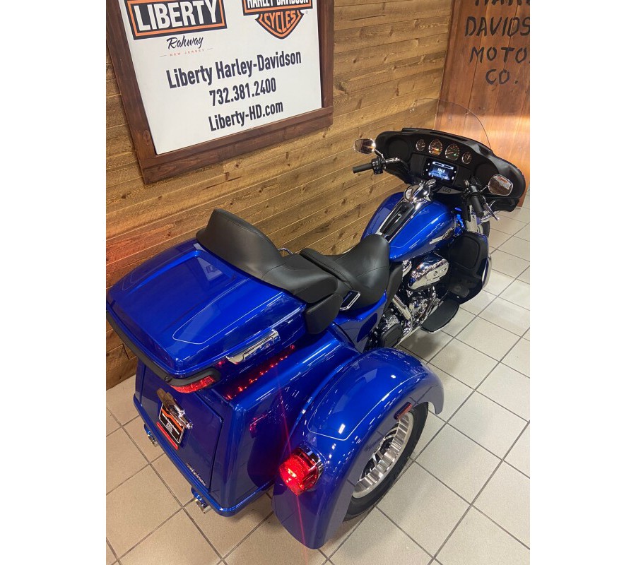 2024 Harley-Davidson Tri Glide Ultra Blue Burst FLHTCUTG