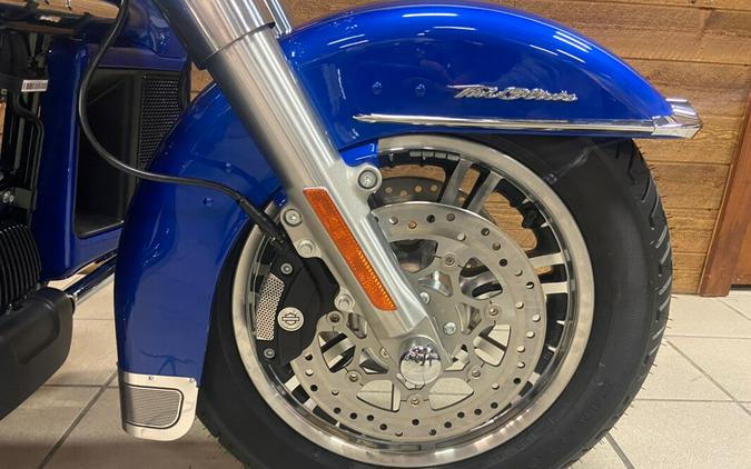 2024 Harley-Davidson® Tri Glide® Ultra Blue Burst FLHTCUTG
