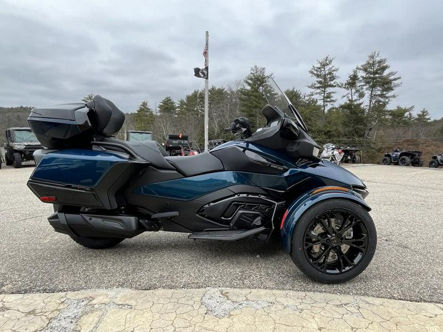 2024 Can-Am® Spyder RT Limited Dark Wheels