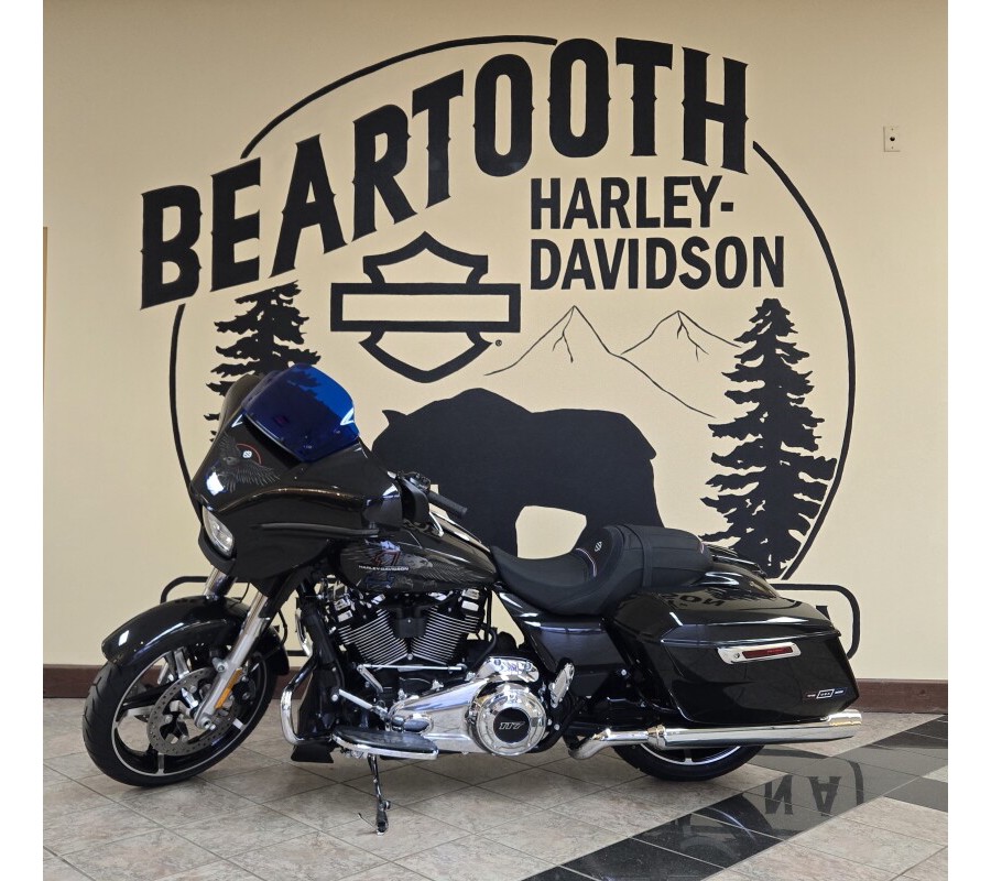 2026 Harley-Davidson® Street Glide® Enthusiast Collection Midnight Ember Chrome Trim