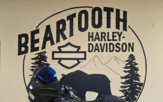 2026 Harley-Davidson® Street Glide® Enthusiast Collection Midnight Ember Chrome Trim