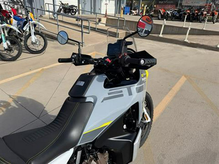 2025 Husqvarna Norden 901
