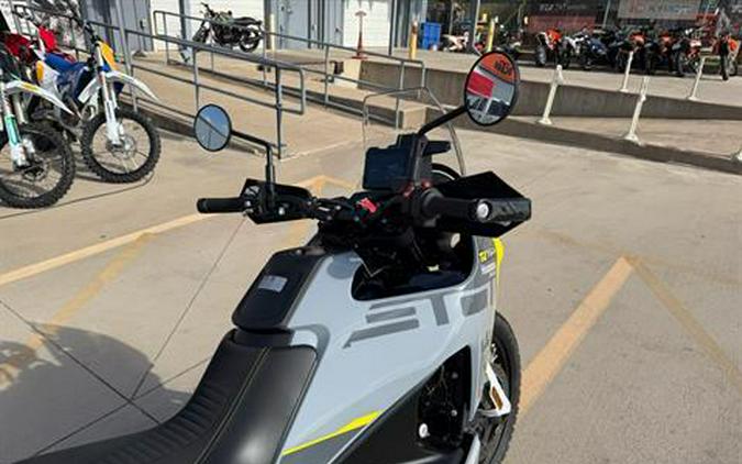 2025 Husqvarna Norden 901