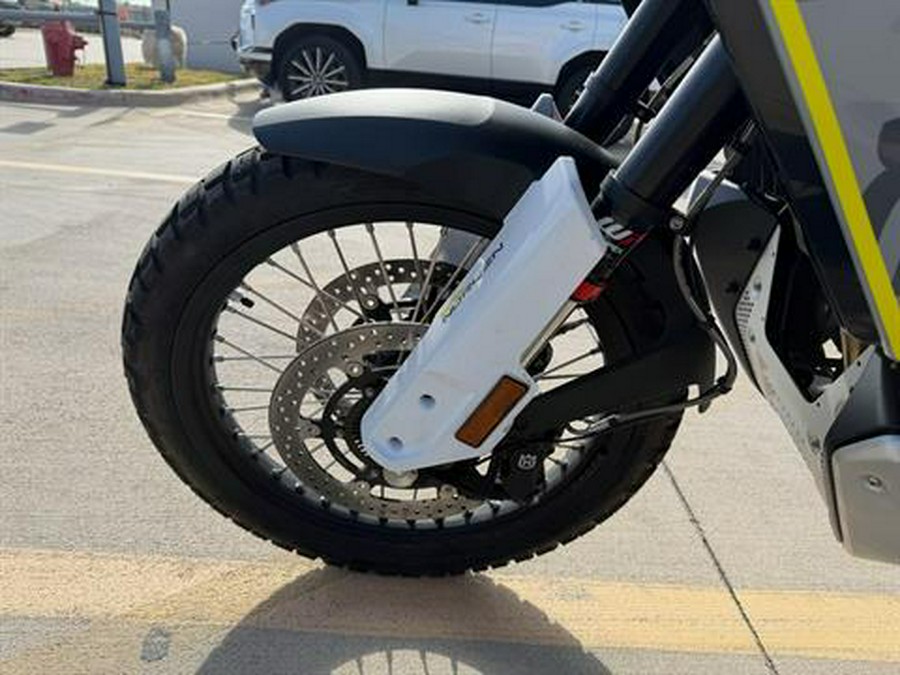 2025 Husqvarna Norden 901