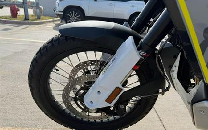 2025 Husqvarna Norden 901