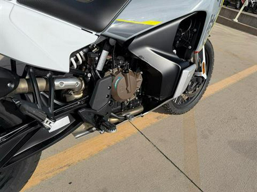 2025 Husqvarna Norden 901