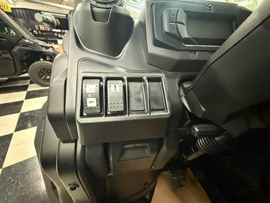2026 Can-Am Defender DPS CAB HD10