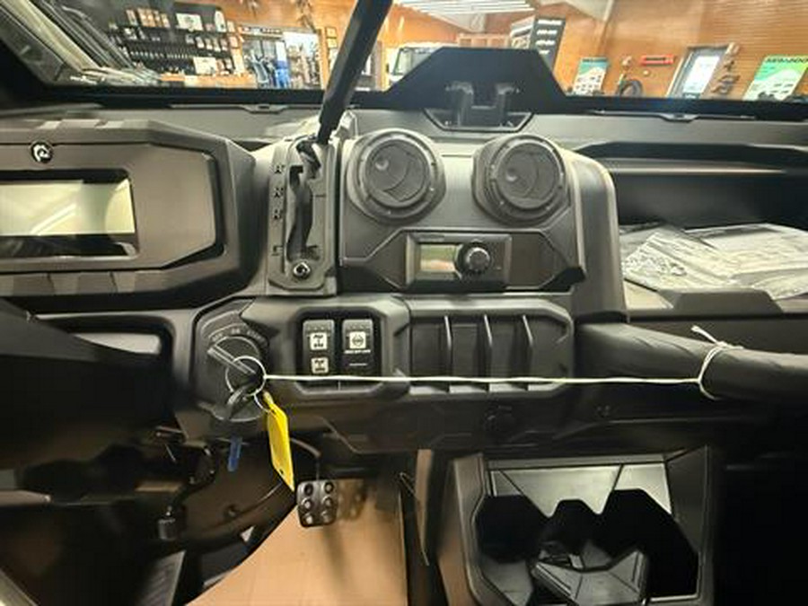 2026 Can-Am Defender DPS CAB HD10